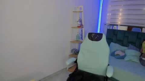 sara_red_x online show from April 2026 07:44:02 PM