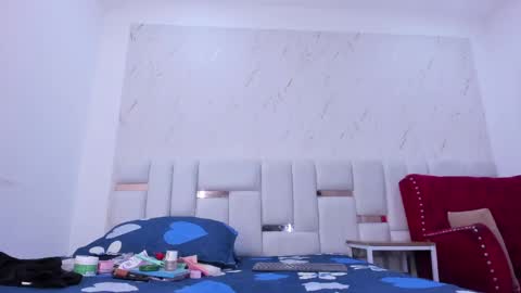 sara_sm1th_ online show from May 2026 11:20:01 AM