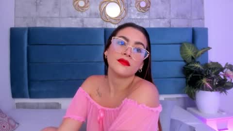 Snapshot of saraalvarezx chatting on February 2026 04:43:01 AM Sara Alvarezx online show from February 2026 04:43:01 AM