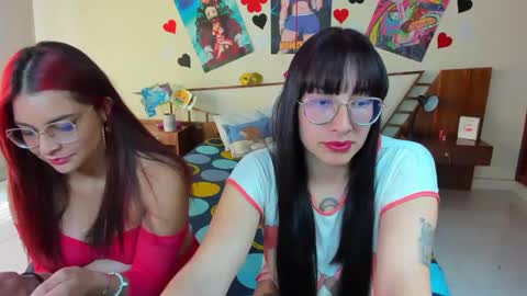 Snapshot of saraandmarilyn chatting on February 2025 06:07:01 PM Alahia and Marilyn online show from February 2025 06:07:01 PM