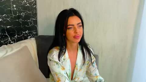 saraayy_ online show from October 2025 05:04:01 AM