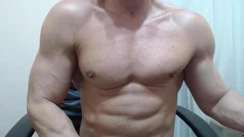 saradorj92 online show from October 2025 05:35:02 PM