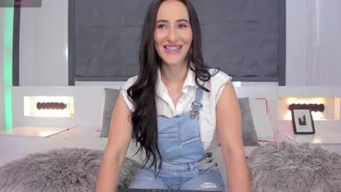 Snapshot of saragomez_1 chatting on February 2025 03:15:02 PM Sara Gomez online show from February 2025 03:15:02 PM