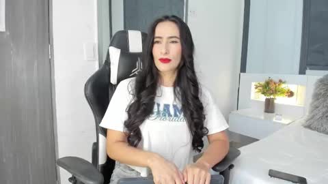 Snapshot of saragomez_1 chatting on October 2025 12:47:01 PM Sara Gomez online show from October 2025 12:47:01 PM