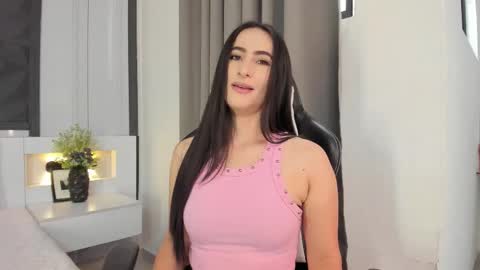 Snapshot of saragomez_1 chatting on October 2025 01:46:02 PM Sara Gomez online show from October 2025 01:46:02 PM