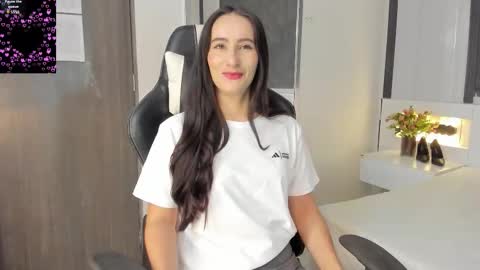 Snapshot of saragomez_1 chatting on December 2025 01:17:04 PM Sara Gomez online show from December 2025 01:17:04 PM