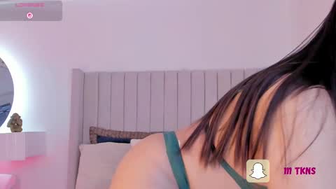 Sarah Bonneth online show from October 2025 12:58:01 PM