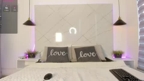 Snapshot of sarah_collens_ chatting on May 2026 12:02:02 PM sarah_collens_ online show from May 2026 12:02:02 PM