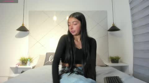 Snapshot of sarah_collens_ chatting on June 2026 10:49:01 AM sarah_collens_ online show from June 2026 10:49:01 AM
