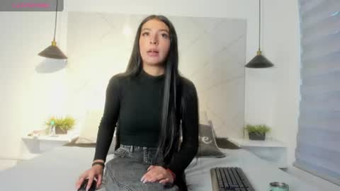 Snapshot of sarah_collens_ chatting on June 2026 11:24:02 AM sarah_collens_ online show from June 2026 11:24:02 AM