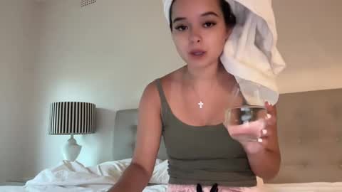 Sarah Heart Aus online show from January 2025 01:42:02 AM