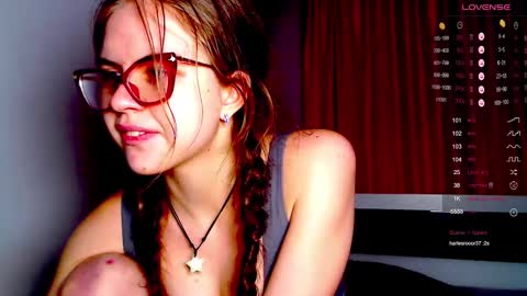 Snapshot of sarah_hs chatting on February 2025 01:11:01 PM Sarah online show from February 2025 01:11:01 PM