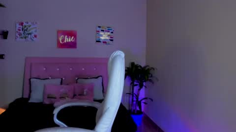 Sarah Ramirez online show from February 2025 02:54:02 PM