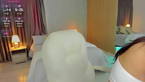 Snapshot of sarah_stonne_ chatting on November 2025 08:31:01 PM Sarah online show from November 2025 08:31:01 PM