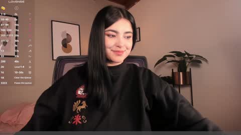 Snapshot of sarah_volkov chatting on December 2024 11:47:01 PM online show from December 2024 11:47:01 PM