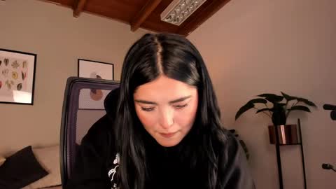 Snapshot of sarah_volkov chatting on December 2024 10:13:01 PM online show from December 2024 10:13:01 PM