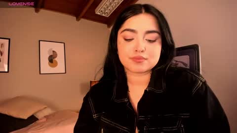Snapshot of sarah_volkov chatting on December 2024 01:02:02 AM online show from December 2024 01:02:02 AM