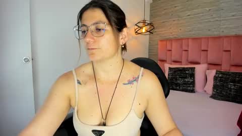 Sarah Deyvis online show from September 2025 02:38:02 PM