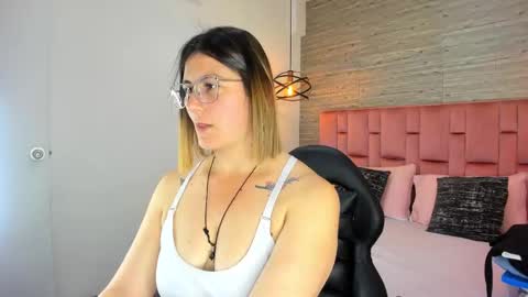 Sarah Deyvis online show from September 2025 05:47:02 PM