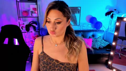 Divine Sarah NONUDE model online show from December 2024 03:00:02 PM