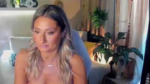 Snapshot of sarahholly chatting on July 2026 02:01:02 PM Divine Sarah NONUDE model online show from July 2026 02:01:02 PM