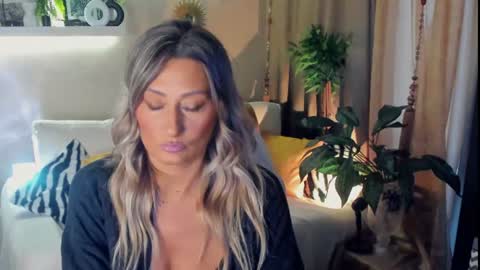 Snapshot of sarahholly chatting on July 2026 01:40:01 PM Divine Sarah NONUDE model online show from July 2026 01:40:01 PM