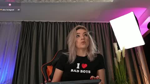 Sarahjadore online show from March 2025 07:37:02 PM