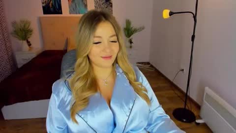 Snapshot of sarahmils chatting on January 2025 12:10:01 PM Sarah online show from January 2025 12:10:01 PM