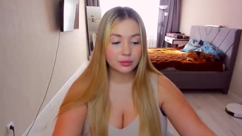 Snapshot of sarahmils chatting on May 2026 01:42:02 PM Sarah online show from May 2026 01:42:02 PM