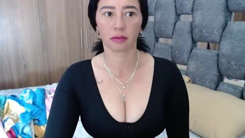 Snapshot of sarahott_1 chatting on January 2025 12:04:02 PM Lia online show from January 2025 12:04:02 PM