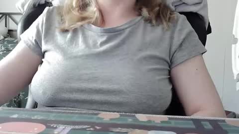 Snapshot of sarahpmummy chatting on April 2026 08:07:01 PM Sarah online show from April 2026 08:07:01 PM