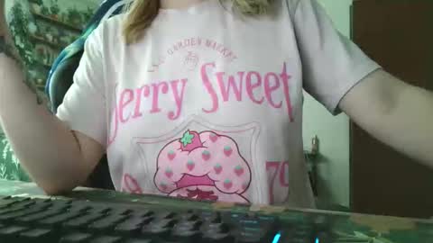 Snapshot of sarahpmummy chatting on May 2026 09:46:02 PM Sarah online show from May 2026 09:46:02 PM