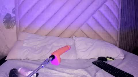 Snapshot of sarahrizof chatting on March 2026 05:02:02 AM Sara online show from March 2026 05:02:02 AM