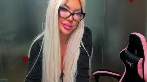 Snapshot of sarahstone_ chatting on May 2026 06:54:02 AM Sarah online show from May 2026 06:54:02 AM