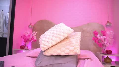Snapshot of sarak_ chatting on May 2026 12:00:01 PM Sara online show from May 2026 12:00:01 PM