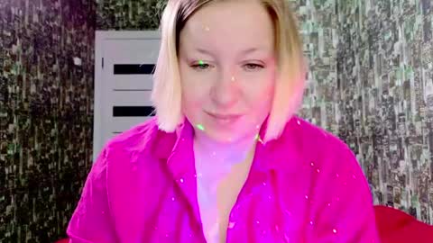 Snapshot of sarakatherin chatting on April 2026 03:52:01 AM Sara online show from April 2026 03:52:01 AM