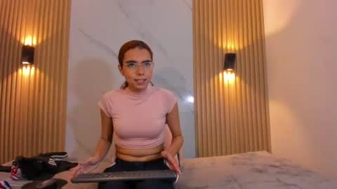 Snapshot of sarasaenz999 chatting on June 2026 03:33:02 AM sarasaenz999 online show from June 2026 03:33:02 AM