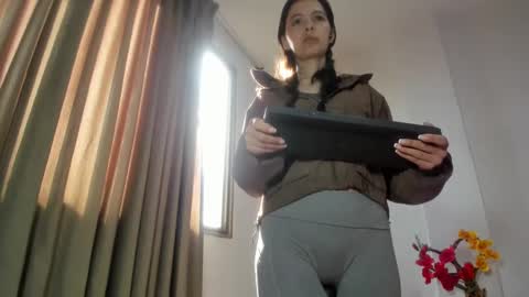 Sara   online show from September 2025 01:03:01 PM