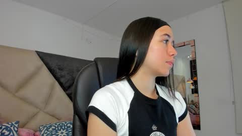 Snapshot of sarawagner_ chatting on March 2026 12:35:01 AM online show from March 2026 12:35:01 AM