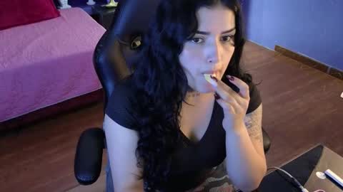 Snapshot of sari_belle chatting on December 2025 09:35:01 PM Sari online show from December 2025 09:35:01 PM