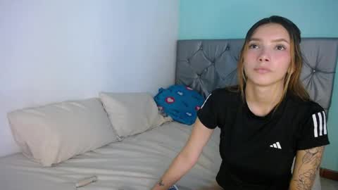  SARIYA Y ALEXIS  online show from April 2026 08:26:02 PM