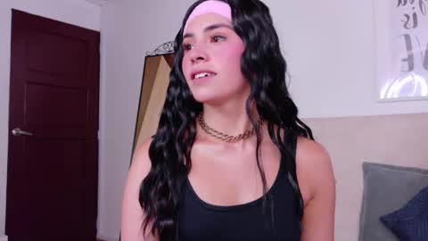 Snapshot of saritabratz chatting on November 2025 08:24:02 PM Sara online show from November 2025 08:24:02 PM