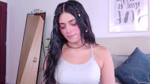 Snapshot of saritabratz chatting on November 2025 08:20:01 PM Sara online show from November 2025 08:20:01 PM