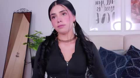 Snapshot of saritabratz chatting on November 2025 08:53:01 PM Sara online show from November 2025 08:53:01 PM