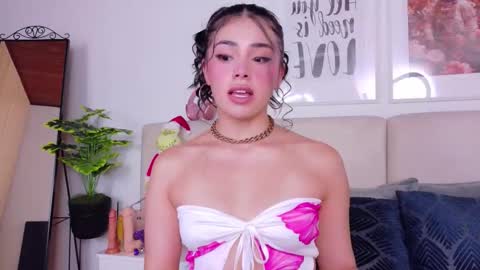 Snapshot of saritabratz chatting on November 2025 09:28:01 PM Sara online show from November 2025 09:28:01 PM