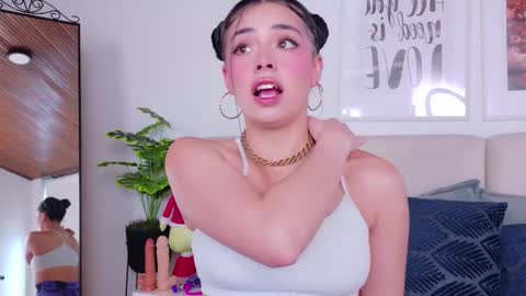 Snapshot of saritabratz chatting on December 2025 09:30:01 PM Sara online show from December 2025 09:30:01 PM