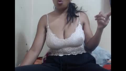 Snapshot of saronette chatting on December 2024 09:05:02 AM saronette online show from December 2024 09:05:02 AM