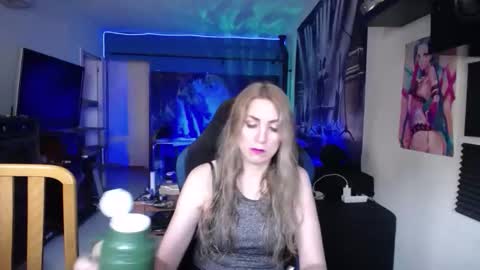 Giselle and Jay online show from November 2025 10:15:02 AM