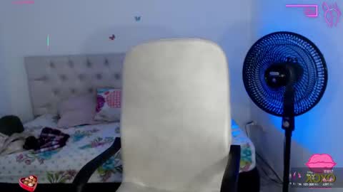 Snapshot of sasha_17_ chatting on October 2025 11:25:01 PM Sofia online show from October 2025 11:25:01 PM