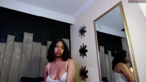 sashafoxy_ online show from April 2026 02:00:02 PM